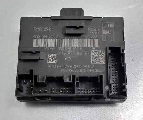 Volkswagen PASSAT B8 Door control unit/module 5Q0959592E