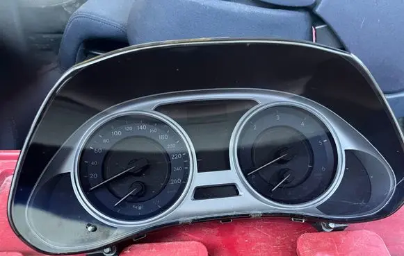 Speedometer (instrument cluster)