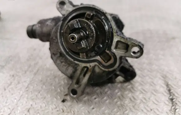 Volvo S60 Vacuum pump 30731825