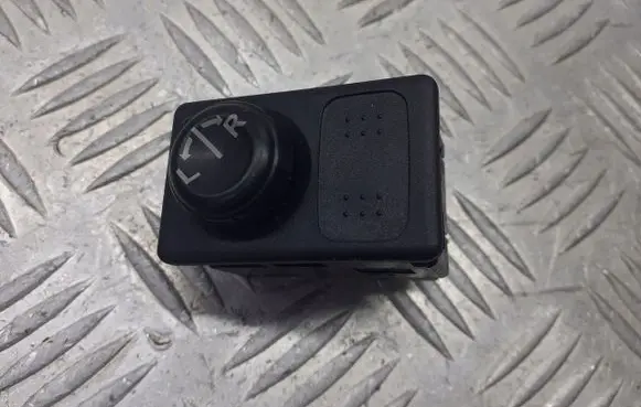 Nissan Primera Wing mirror switch