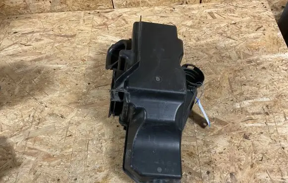 Peugeot 307 Intake resonator 9650677080