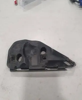Front bumper mounting bracket