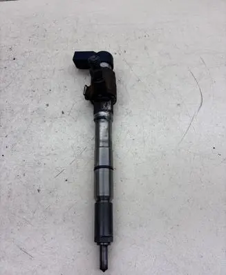 Volkswagen Golf VI Fuel injector 03L130277B