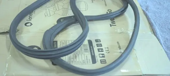 BMW X4 G02 Rear door rubber seal (on body) 7416517