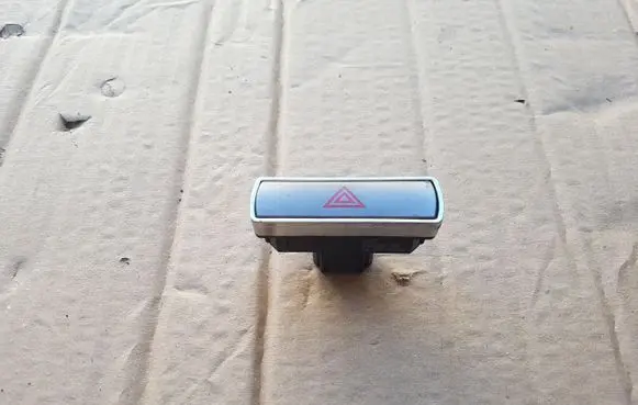 Ford Mondeo MK IV Hazard light switch