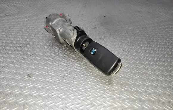 Volkswagen PASSAT B5.5 Ignition lock 4B0905851C
