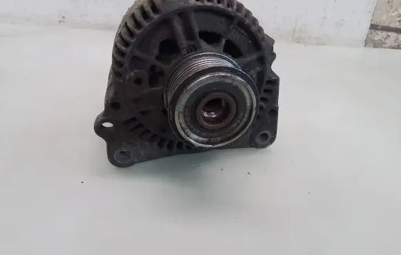 Audi A4 S4 B5 8D Generator/alternator 0123310019