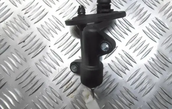Fiat 500L Clutch slave cylinder 55251837