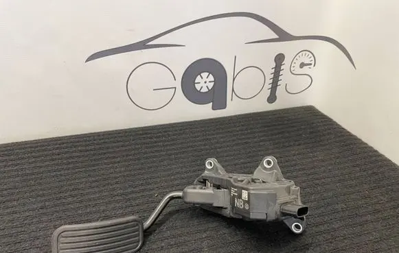 Toyota C-HR I Accelerator throttle pedal 78110F4040 6023454886 16300A1