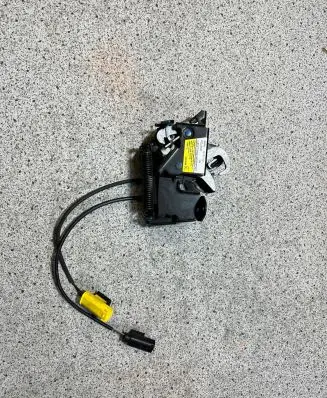 BMW X1 F48 F49 Engine bonnet/hood lock/catch 8737702