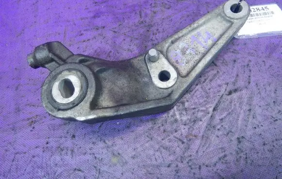 Opel Corsa D Gearbox mounting bracket 