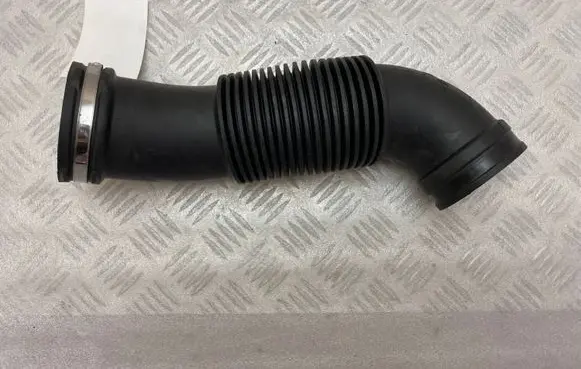 BMW 2 F46 Air intake hose/pipe 1105885S01