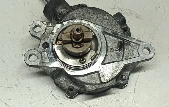 Toyota RAV 4 (XA40) Vacuum pump 50319744