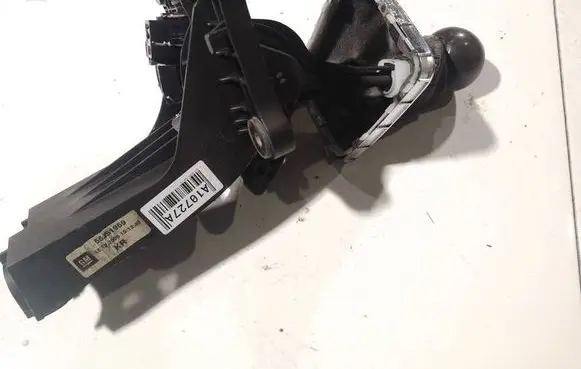 Opel Zafira B Gear shifter/selector 55351959