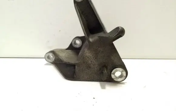 Opel Zafira C Engine mounting bracket 13248664