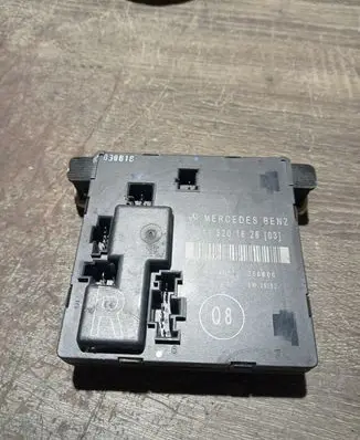 Mercedes-Benz E W211 Door control unit/module 2118201626