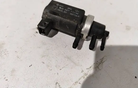 Audi A6 S6 C5 4B Turbo solenoid valve 059906627 98T068 72190322