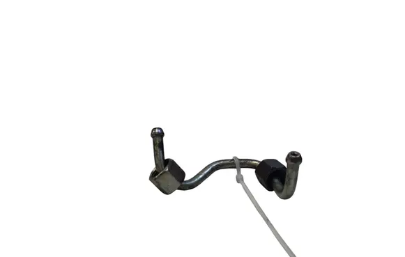 Volvo V40 Fuel injector supply line/pipe 