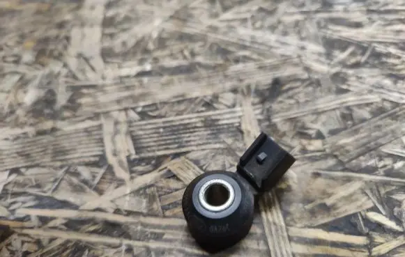 Jaguar XJL Detonation knock sensor 1N1A12A699AA