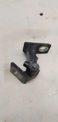 Volkswagen PASSAT B8 Front door upper hinge 8x0831403e