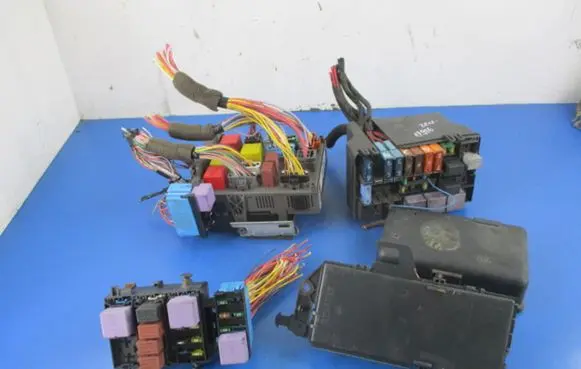 Renault Espace III Fuse box set 8200309165