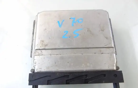 Volvo V70 Engine control unit/module 0281001776 09496667A