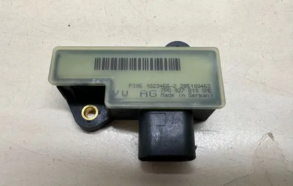 Volkswagen Touareg II Brake pedal sensor switch 7P0927810 7P0927810SME 95842381000