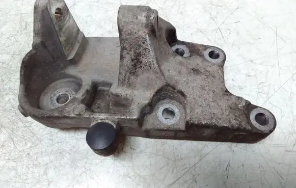 Peugeot 807 Engine mounting bracket 1497543080