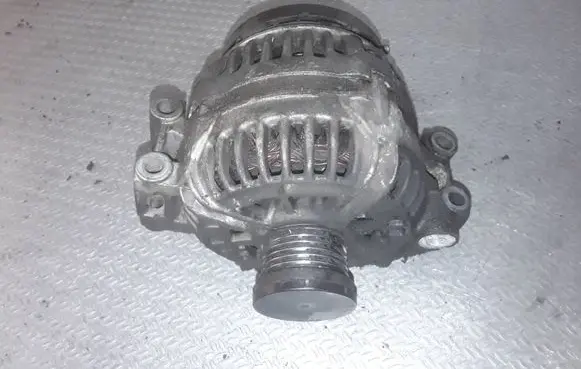 BMW 1 E81 E87 Generator/alternator 
