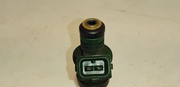 Volkswagen Golf IV Fuel injector 037906031AA