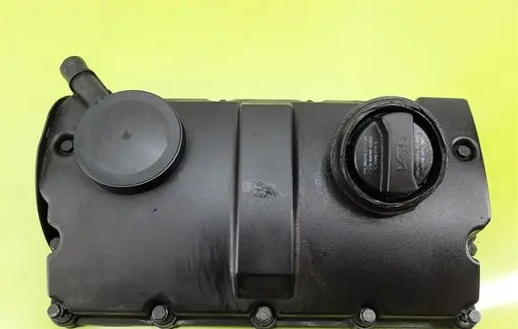 Volkswagen PASSAT B5.5 Rocker cam cover 038103469P