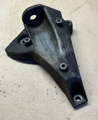 Audi A6 S6 C5 4B Engine mounting bracket 8D0399113AC
