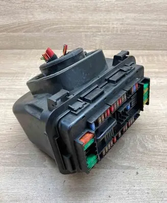 BMW 7 E32 Fuse box set 2100719182