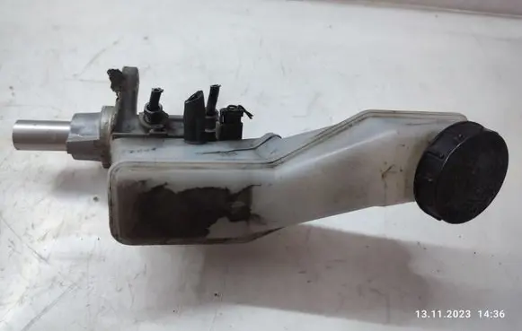 Master brake cylinder