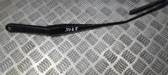 Front wiper blade arm