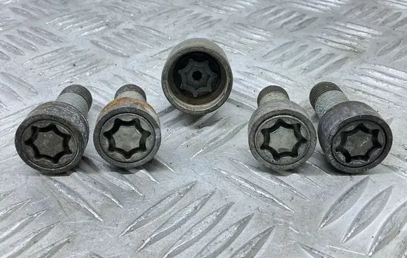 Audi A6 S6 C7 4G Anti-theft wheel nuts and lock