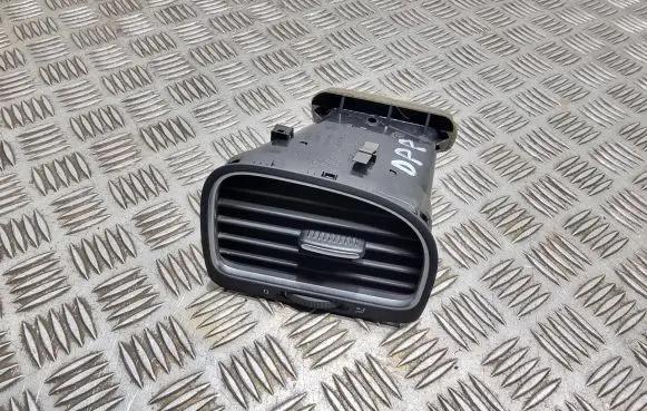 Volkswagen Golf VI Dashboard side air vent grill/cover trim 5K0819704 5K0819710 3KVBC6