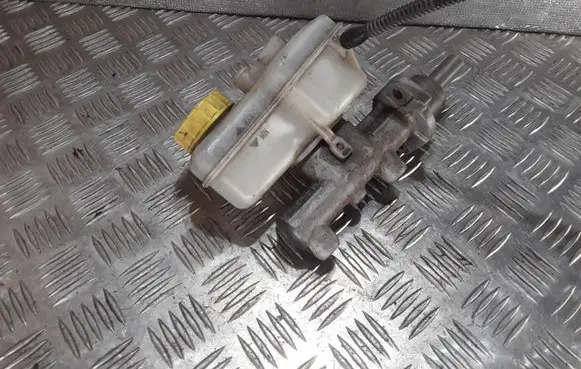 Skoda Fabia Mk2 (5J) Master brake cylinder