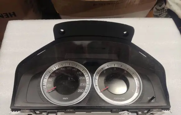 Volvo XC60 Speedometer (instrument cluster) 36000918 31327582AA 69399870U