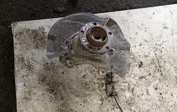 BMW 5 E60 E61 Front wheel hub