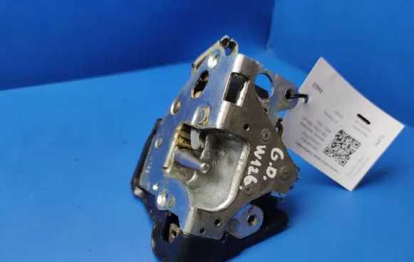 Mercedes-Benz S W126 Rear door lock 1237330208