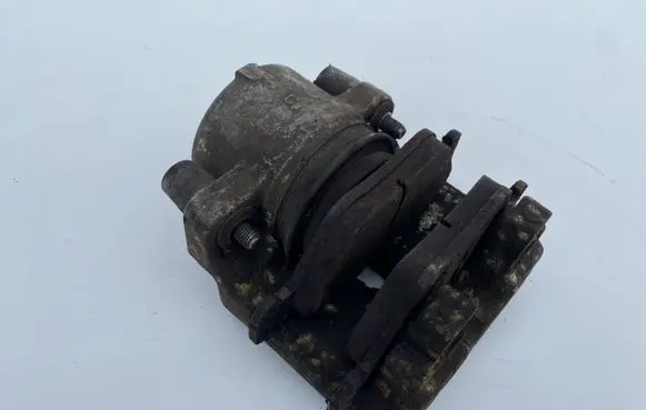 BMW 5 E39 Front brake caliper 601221296