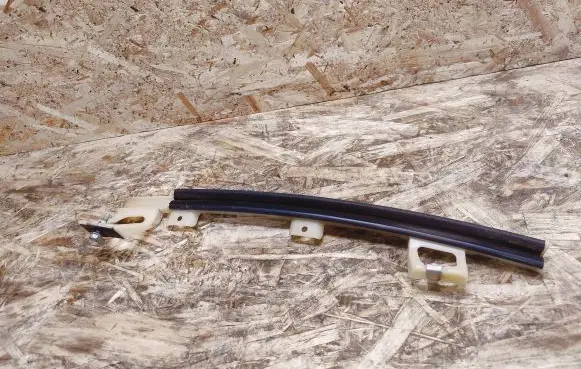 Cadillac XTS Front door windshield rail 