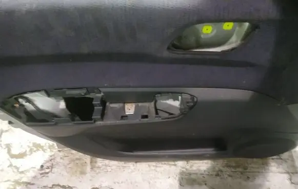 Honda FR-V Front door card panel trim
