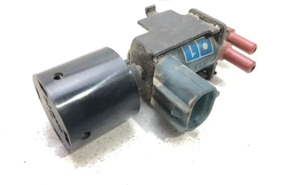 Toyota RAV 4 (XA10) Fuel pressure regulator 