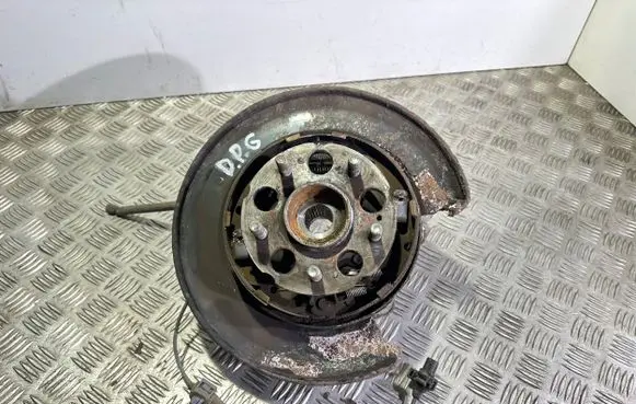 Rear wheel hub