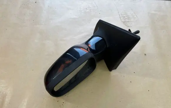 Renault Clio III Manual wing mirror 12443020