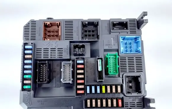 Peugeot 2008 I Fuse module 9807532080 980753208000