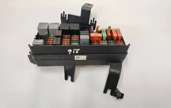 Mercedes-Benz R W251 Fuse module A1645403072 YAP29291 13607556