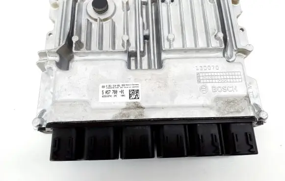 BMW 1 F40 Engine control unit/module 5A5778001 5A57780